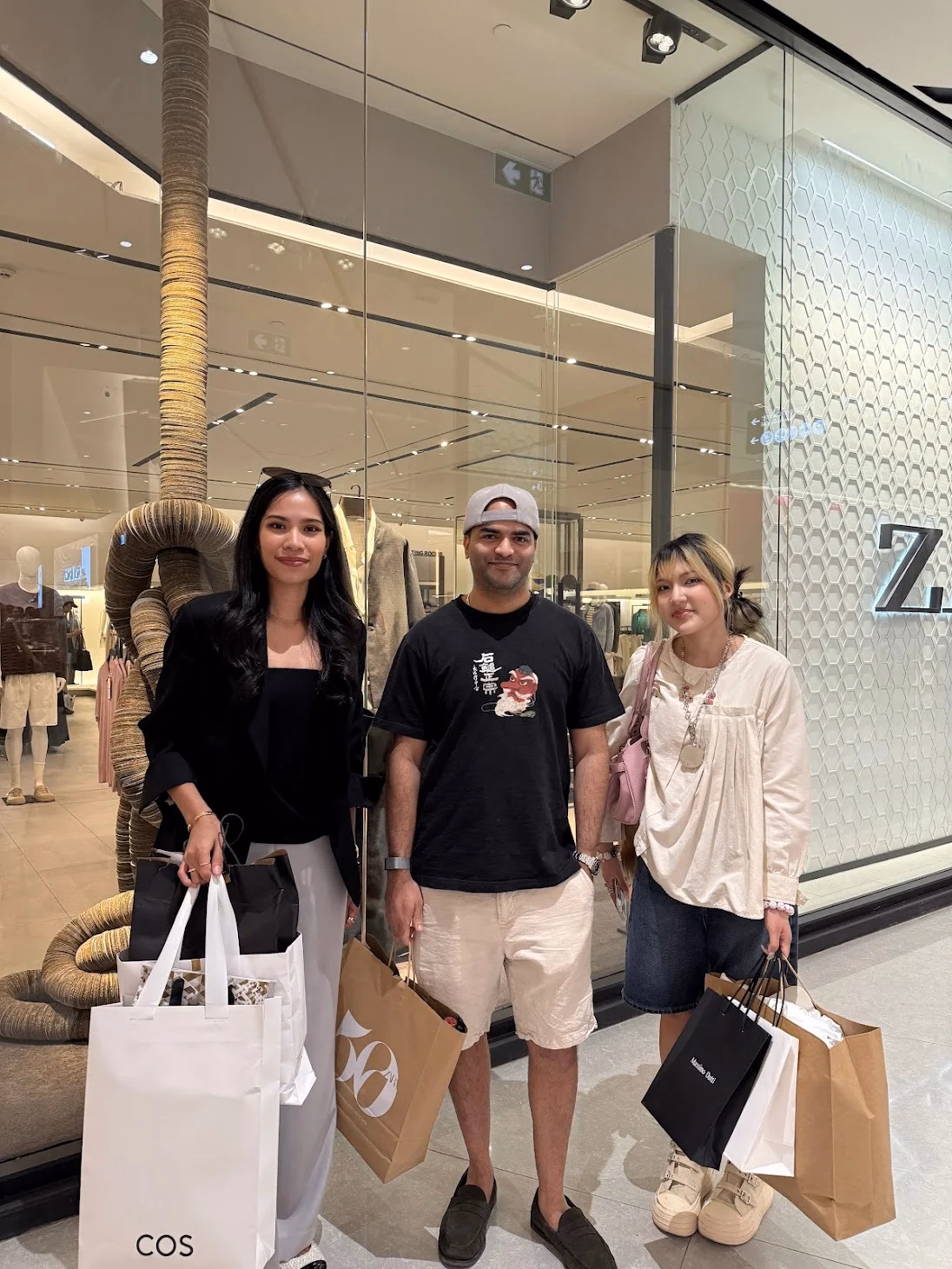 ทีมช้อปปิ้งกับลูกค้า